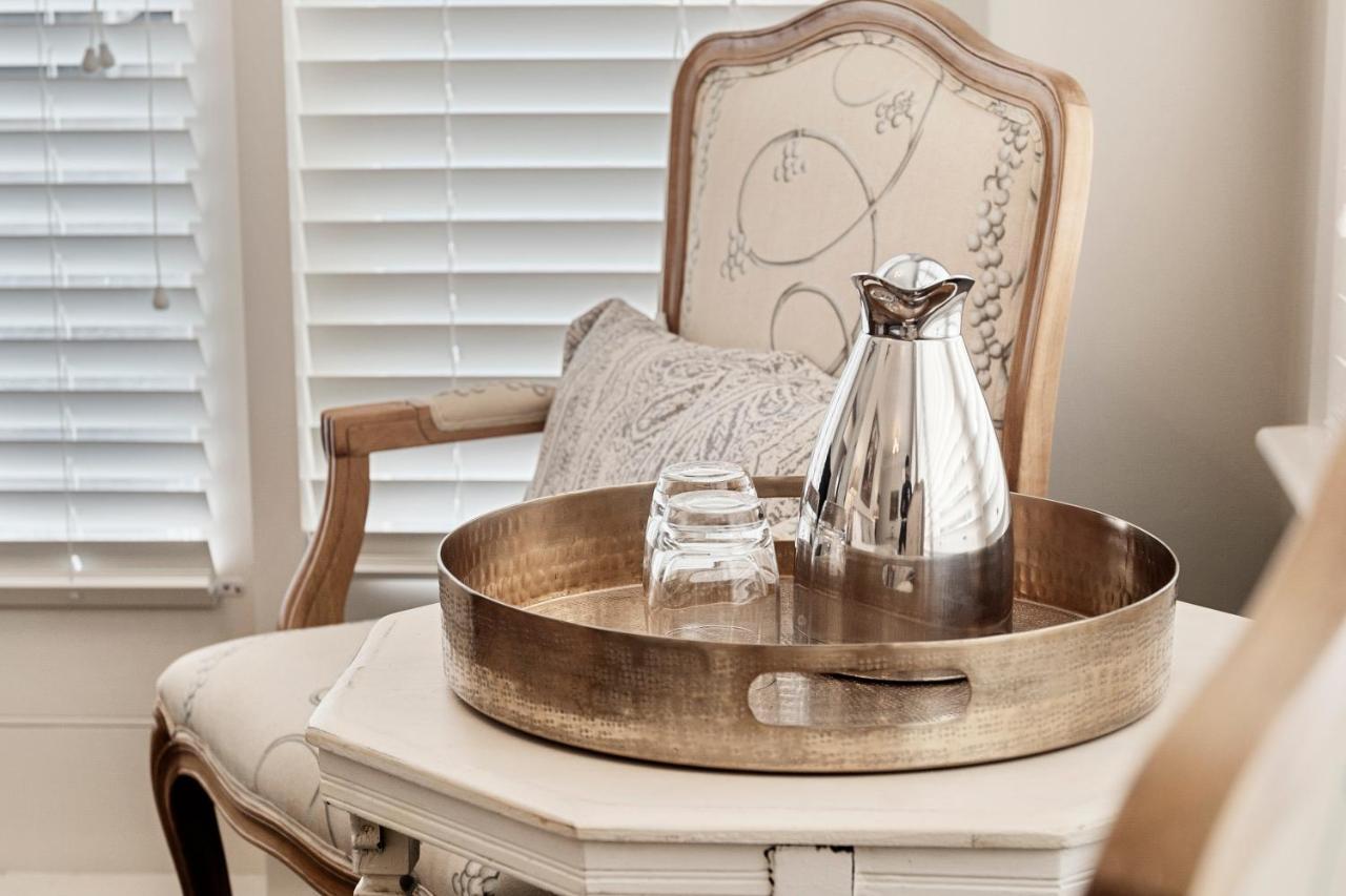 샌디베이 The Rivulet B&B 외부 사진 A silver thermos