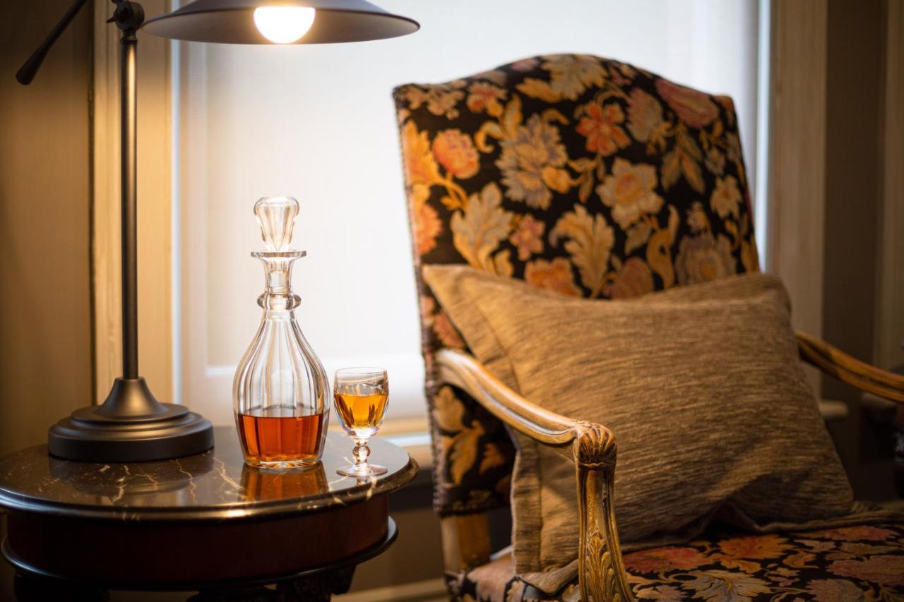 샌디베이 The Rivulet B&B 외부 사진 A bottle of cognac