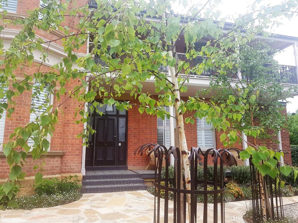 샌디베이 The Rivulet B&B 외부 사진 The entrance to the museum