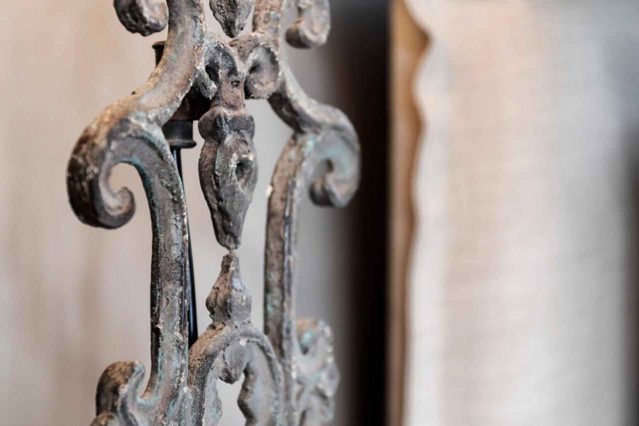 샌디베이 The Rivulet B&B 외부 사진 Detail of the window