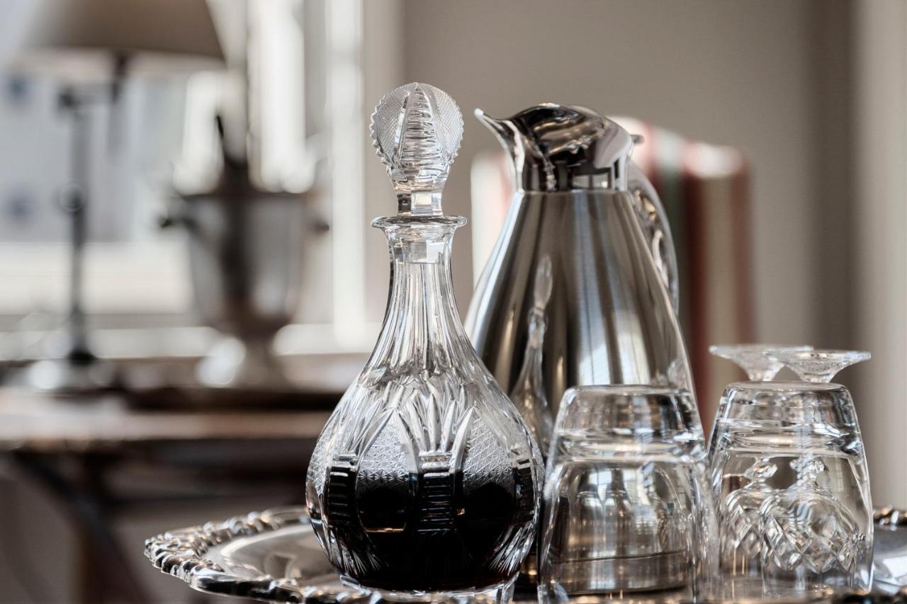 샌디베이 The Rivulet B&B 외부 사진 A decanter of balsamic vinegar