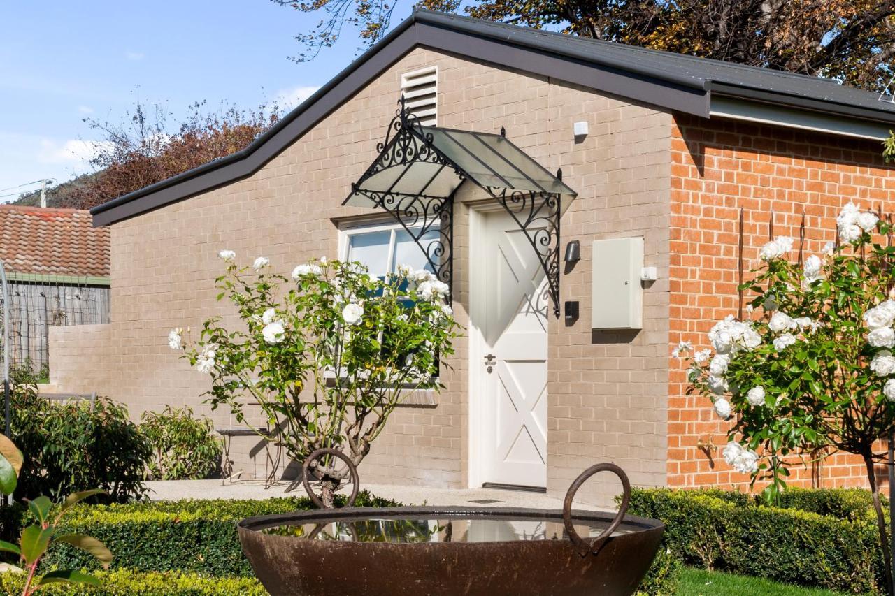 샌디베이 The Rivulet B&B 외부 사진 The stable cottage at the centre