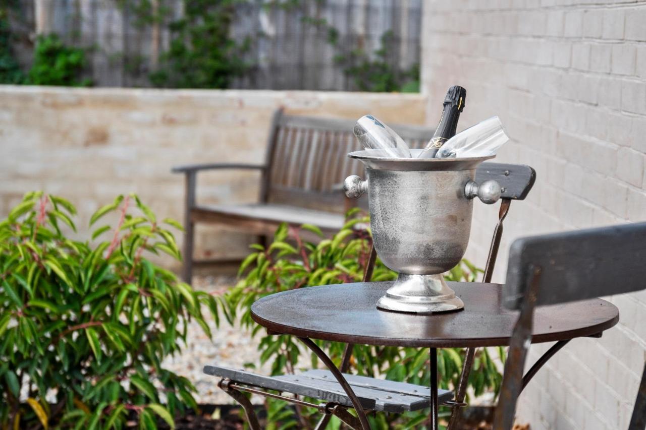 샌디베이 The Rivulet B&B 외부 사진 Champagne bucket