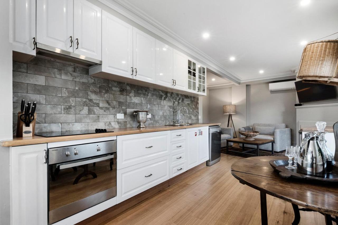 샌디베이 The Rivulet B&B 외부 사진 A modern Australian kitchen